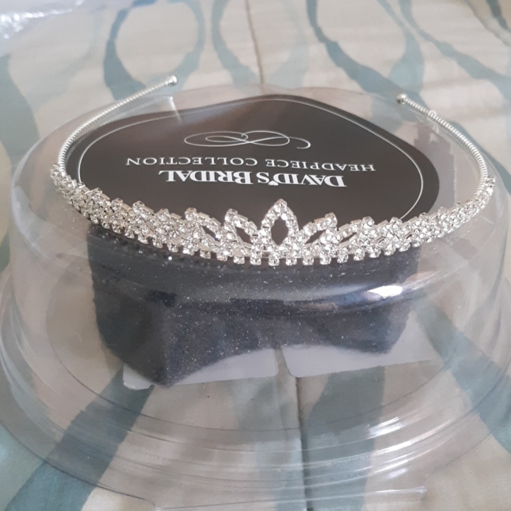 Tiara headpiece - Picture 3 of 6